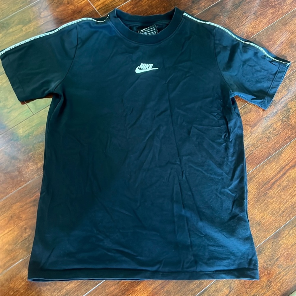 Great nike shirt boys